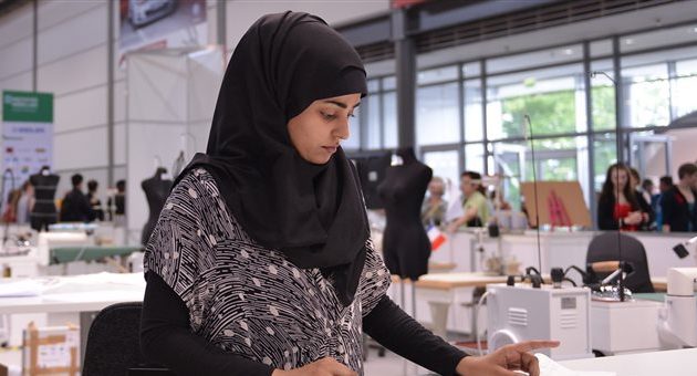 Το Ευρωπαϊκό Δικαστήριο άναψε “πράσινο” για απαγόρευση της ισλαμικής μαντίλας στο χώρο εργασίας