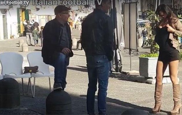 “Σεξοβόμβα” προκαλεί Ναπολιτάνους να φωνάξουν για τη Ρεάλ για να τους δείξει το στήθος της (βίντεο)
