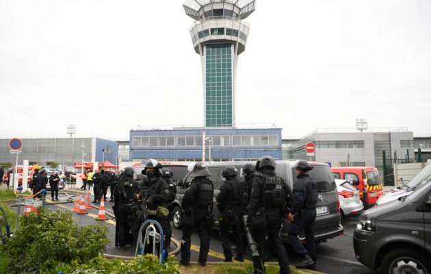 Ριζοσπαστικοποιημένος μουσουλμάνος ο νεκρός δράστης στο αεροδρόμιο Ορλί στο Παρίσι