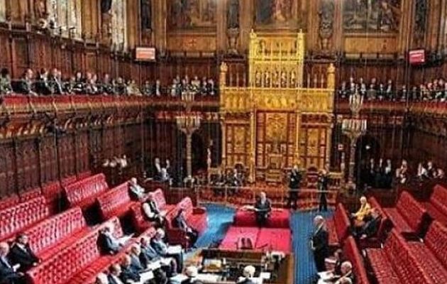 Η Βουλή των Λόρδων είπε “όχι” στο νομοσχέδιο της Μέι για το Brexit