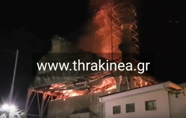 Τυλίχτηκε στις φλόγες το τέμενος Βαγιατζήτ στο Διδυμότειχο (βίντεο)