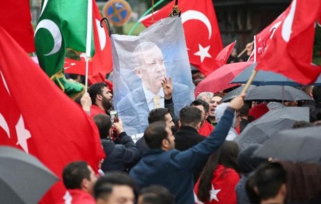 Συνταγματικό Δικαστήριο: Παράνομες οι πολιτικές συγκεντρώσεις στη Γερμανία από Τούρκους