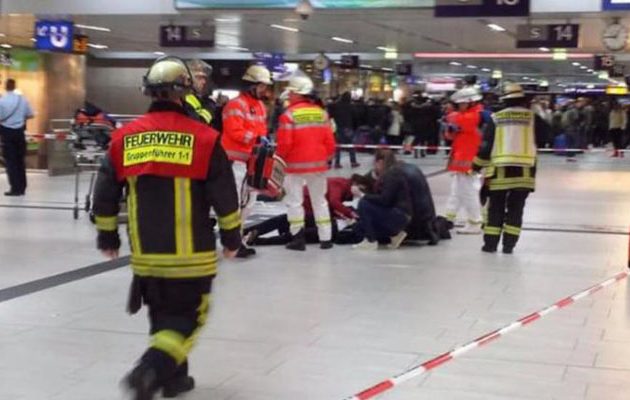 Άνδρας επιτέθηκε με τσεκούρι στον σιδηροδρομικό σταθμό του Ντίσελντορφ