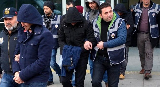 Τουρκία: Συλλαμβάνονται εκείνοι που συνελάμβαναν άλλους την προηγούμενη – Χάος