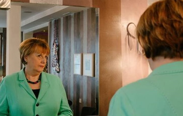 Ποια είναι η Ούρσουλα Νάβα -Βανέτσκι που είναι φτυστή η… Μέρκελ!