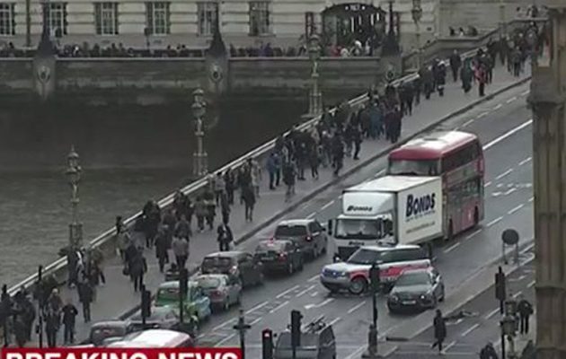 Συναγερμός στο Λονδίνο: Διπλή επίθεση έξω από τo κοινοβούλιο της Βρετανίας – Tέσσερις νεκροί και τραυματίες (φωτο + βίντεο)