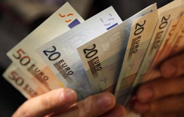 Πώς θα πάρετε την προπληρωμένη κάρτα για το Κοινωνικό Εισόδημα Αλληλεγγύης