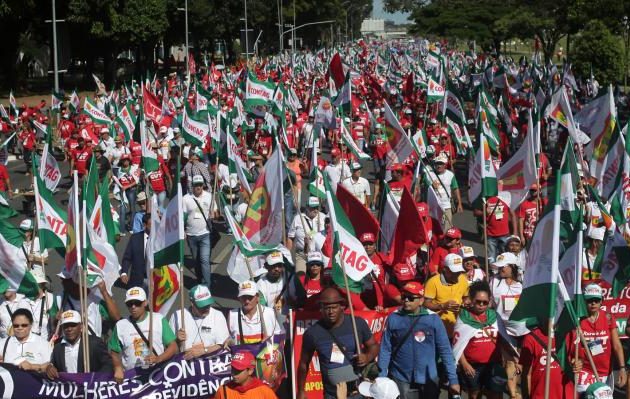 Βραζιλία: Σαρωτικές διαδηλώσεις – “Όχι” στη συνταξιοδότηση στα 65 έτη