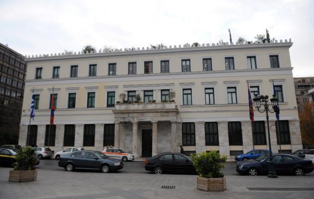 “Ντου” του Ρουβίκωνα στο δημαρχείο της Αθήνας
