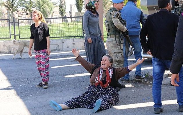 Δημοψήφισμα Τουρκία: Δύο νεκροί από πυροβολισμούς έξω από εκλογικό τμήμα σε κουρδικό χωριό