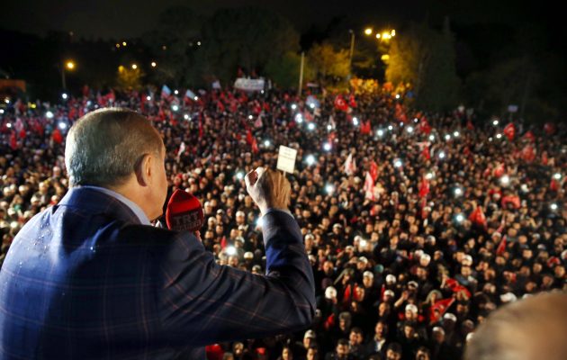 Στην τουρκική Δικαιοσύνη προσφεύγει η τουρκική αντιπολίτευση για τη νοθεία στο δημοψήφισμα