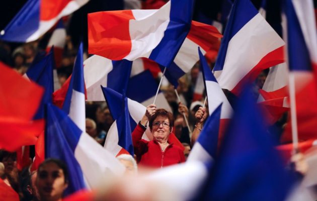 Politico: Αυτά είναι τα έξι συμπεράσματα από τον πρώτο γύρο των γαλλικών προεδρικών εκλογών