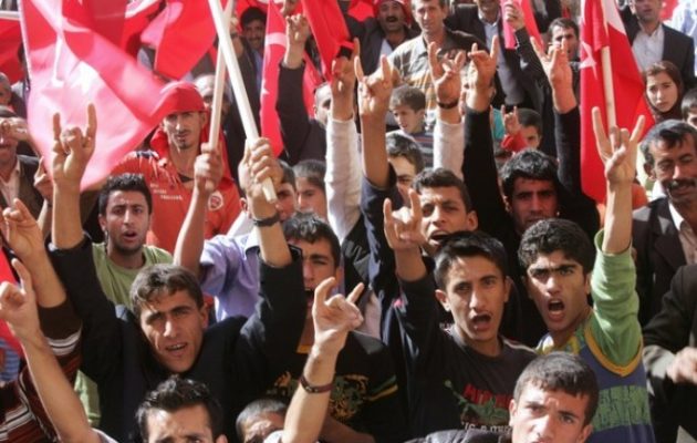 Νέος πονοκέφαλος για τον Ερντογάν: Τα 2/3 των ακροδεξιών ψηφοφόρων δεν τον θέλουν για “σουλτάνο”