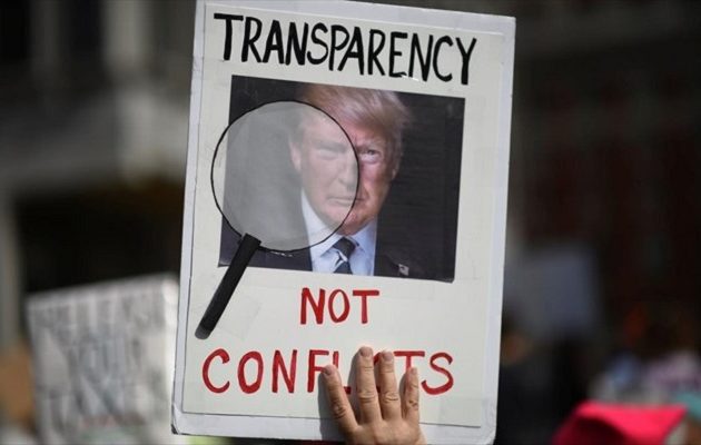 Διαδηλωτές ζητούν από τον Τραμπ να δημοσιοποιήσει τις φορολογικές του δηλώσεις