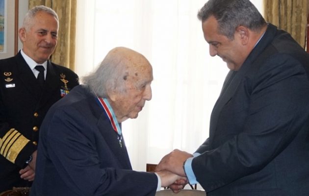 Η Ελλάδα παρασημοφόρησε τον Κύπριο σοσιαλπατριώτη ηγέτη Βάσο Λυσσαρίδη