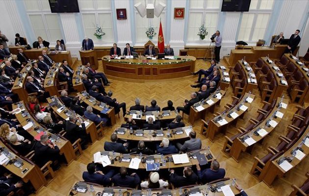Η Βουλή του Μαυροβουνίου ενέκρινε την ένταξη στο NATO – “Κλέφτες και δολοφόνοι” φώναζαν διαδηλωτές