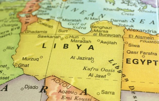 Ο Σεμπάστιαν Γκόργκα, σύμβουλος του Τραμπ, πρότεινε τριχοτόμηση της Λιβύης