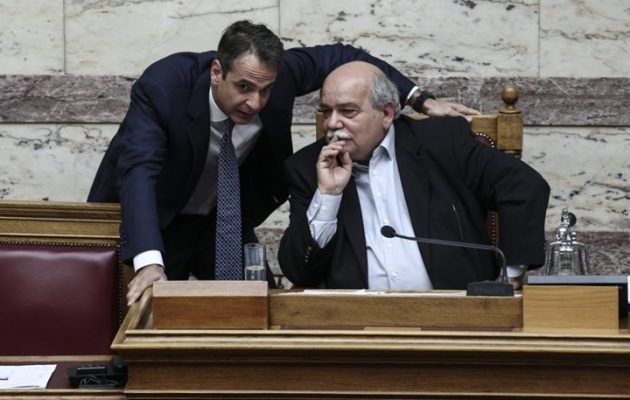 Τετ α τετ με τον Βούτση είχε ο Μητσοτάκης για τη λειτουργία της Βουλής