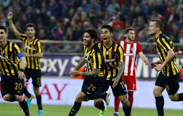 Kύπελλο: Μεγάλο “διπλό” της ΑΕΚ επί του Ολυμπιακού (2-1) στο Φάληρο και “βλέπει” τελικό