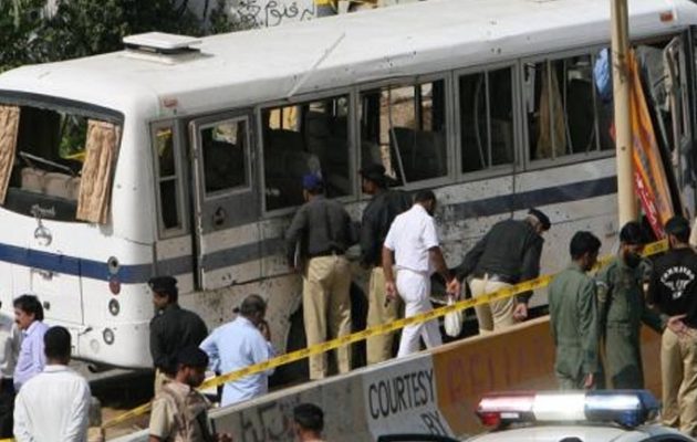 Μακελειό στο Πακιστάν: Τουλάχιστον 10 νεκροί από βομβιστική επίθεση σε λεωφορείο