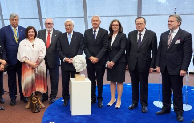 Νευρικό κλονισμό έπαθαν οι Σκοπιανοί με την προτομή του Μεγ. Αλεξάνδου του Παυλόπουλου