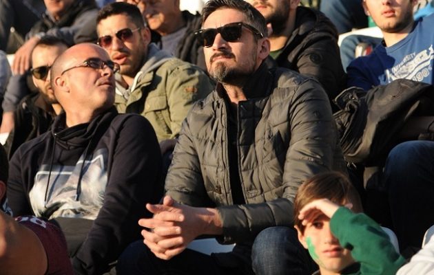 Ο Νίκος Λυμπερόπουλος στην παιδική Κερκίδα ΟΠΑΠ – Ξεσήκωσε τους μικρούς φιλάθλους της ομάδας