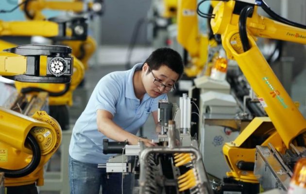 Κινέζικο εργοστάσιο αντικατέστησε τους εργάτες με ρομπότ και… σώθηκε