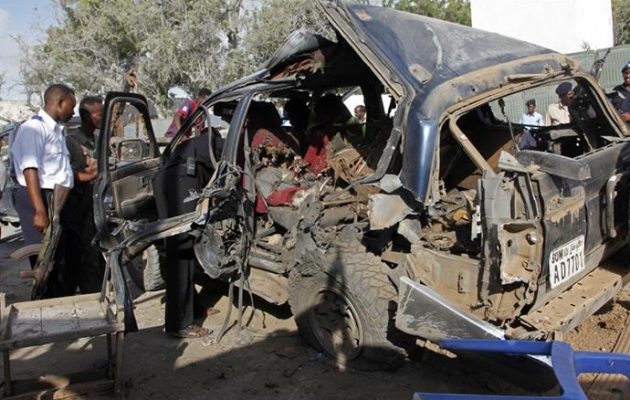 Ισχυρή βομβιστική επίθεση της Αλ Κάιντα στο υπουργείο Αμύνης στη Σομαλία