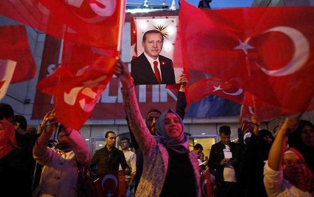 Σκεπτικισμός και επιφυλακτικότητα στην Ελλάδα για το δημοψήφισμα στην Τουρκία