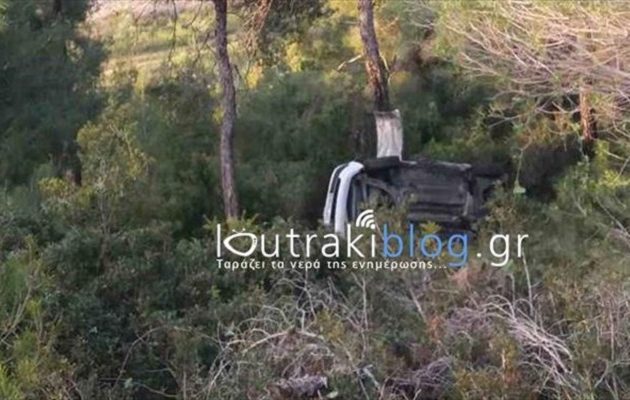 Αυτοκίνητο με τρεις επιβάτες έπεσε σε γκρεμό στο Λουτράκι