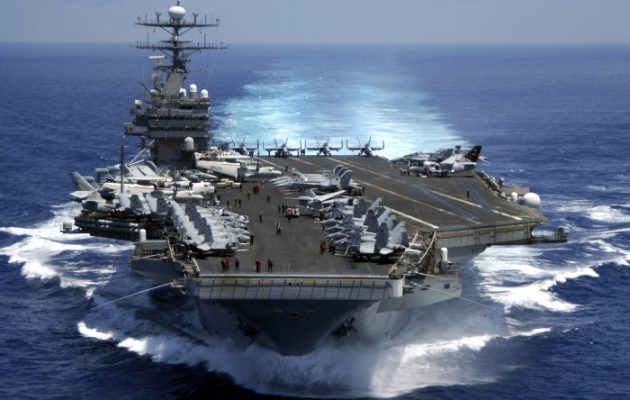 Το αμερικανικό αεροπλανοφόρο USS Carl Vinson πλέει προς την Κορέα