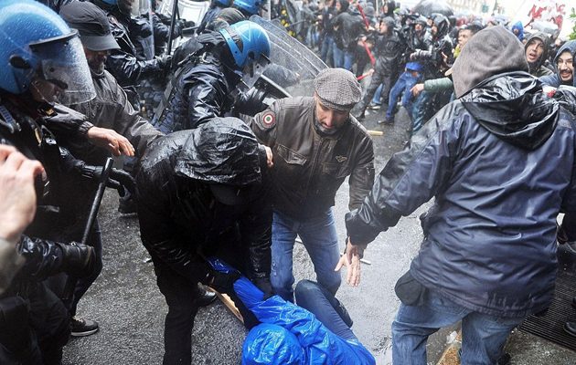 Άγριο ξύλο αστυνομίας – αναρχικών στην Ιταλία στις εκδηλώσεις για την Πρωτομαγιά (φωτο)