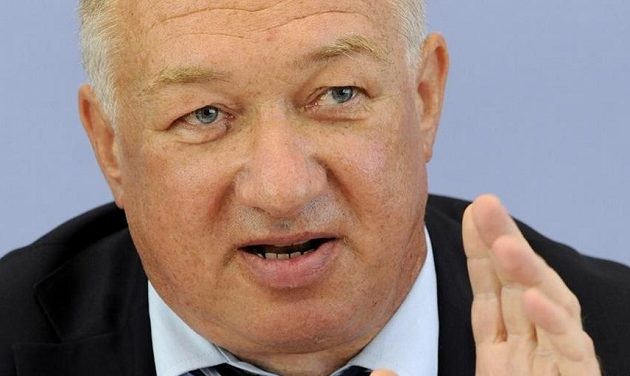 Γερμανός οικονομολόγος: «Η Ελλάδα δεν θα σωθεί με περικοπές στις συντάξεις»