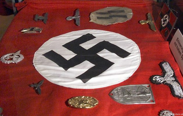 Νοσταλγοί των Ναζί Γερμανοί στρατιωτικοί – Έρευνες σε στρατόπεδα για ναζιστικά σύμβολα