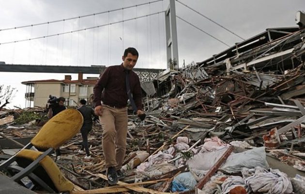 Οι Τούρκοι γκρέμισαν το νυχτερινό κέντρο Reina στην Κωνσταντινούπολη (βίντεο)