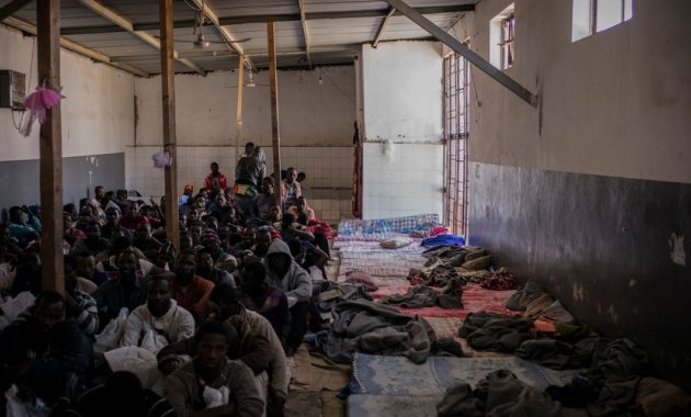 Υποκρισία δίχως τέλος: Πήγε ο Γκράντι του ΟΗΕ στην εμπόλεμη ζώνη Λιβύη και ανακάλυψε τη φρίκη των προσφύγων