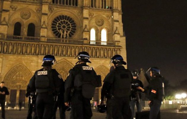 Συναγερμός στο Παρίσι: Εκκενώθηκε η Πλατεία της Δημοκρατίας- Φόβοι για παγιδευμένο αυτοκίνητο