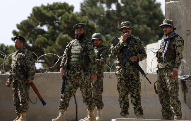 Μακελειό στο Αφγανιστάν: 15 στρατιώτες νεκροί από επίθεση Ταλιμπάν
