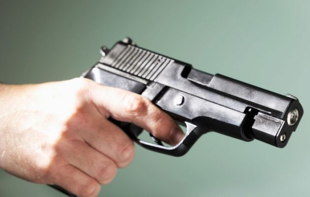 Άνδρας στη Ν. Σμύρνη βγήκε στο μπαλκόνι και άρχισε να πυροβολεί μαθητές