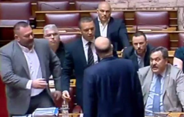 Πώς περιέγραψε ο Δένδιας τη στιγμή της επίθεσης από τον Κασιδιάρη (βίντεο)