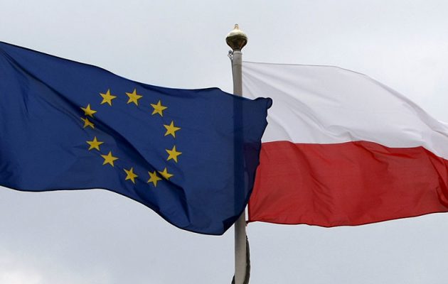 Μαίνεται ο “καβγάς” Βαρσοβίας – Βρυξελλών – Γιατί κατηγορεί τον Πολωνό ΥΠΕΞ η Κομισιόν