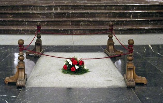 Η Ισπανία προχωρά στην εκταφή του δικτάτορα Φράνκο μετά από 41 χρόνια