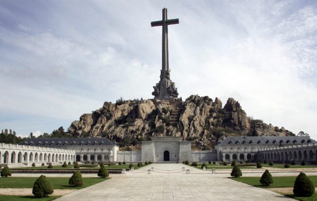 Ισπανία: Βουλευτές ζητούν την εκταφή των λειψάνων του Φράνκο από μαυσωλείο