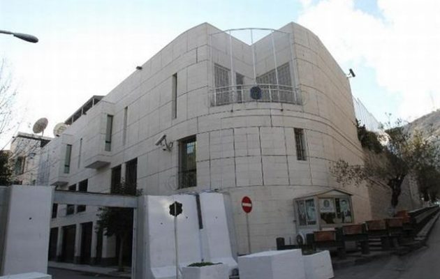 Ο Μακρόν δεν σχεδιάζει να ανοίξει πάλι την Πρεσβεία της Γαλλίας στη Δαμασκό