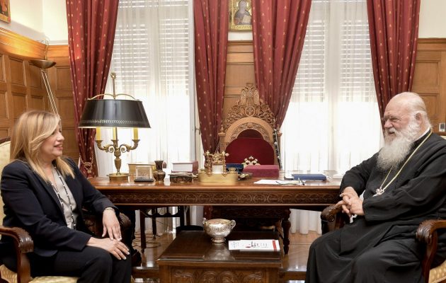 Στον Αρχιεπίσκοπο Ιερώνυμο πήγε η Γεννηματά