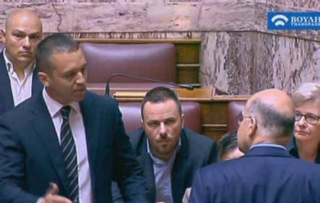 H Βουλή αποφάσισε τον αποκλεισμό της Χρυσής Αυγής από τη συζήτηση για το πολυνομοσχέδιο