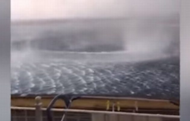 Δείτε σε βίντεο μια τεράστια “ρουφήχτρα” λίγα μέτρα από ακτή στην Κέρκυρα (βίντεο)