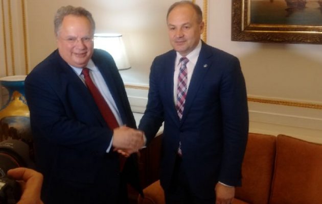 Τι συζήτησε ο Νίκος Κοτζιάς με τον ΥΠΕΞ του Κοσόβου Ενβέρ Χοξχάγ