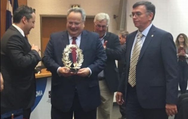 Πανεπιστήμιο Πειραιά: “Ευχαριστούμε Νίκο Κοτζιά που μάς κρατάς ασφαλείς”