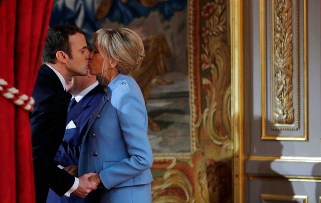 Μπερλουσκόνι: Ο Μακρόν είναι ένα ωραίο αγόρι με μια εμφανίσιμη… μαμά (φωτο)